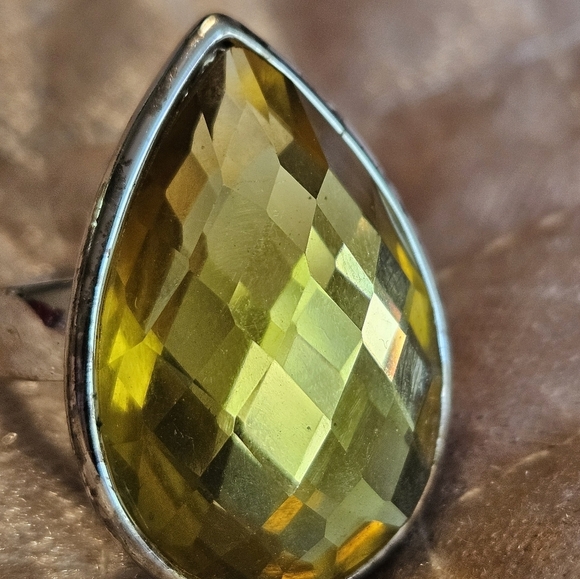 Two Beautiful Rings Crystal Silvertone - Picture 4 of 8